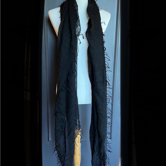 New Auth Chan Luu Cashmere and Silk Scarf Color: Black - Picture 4 of 5